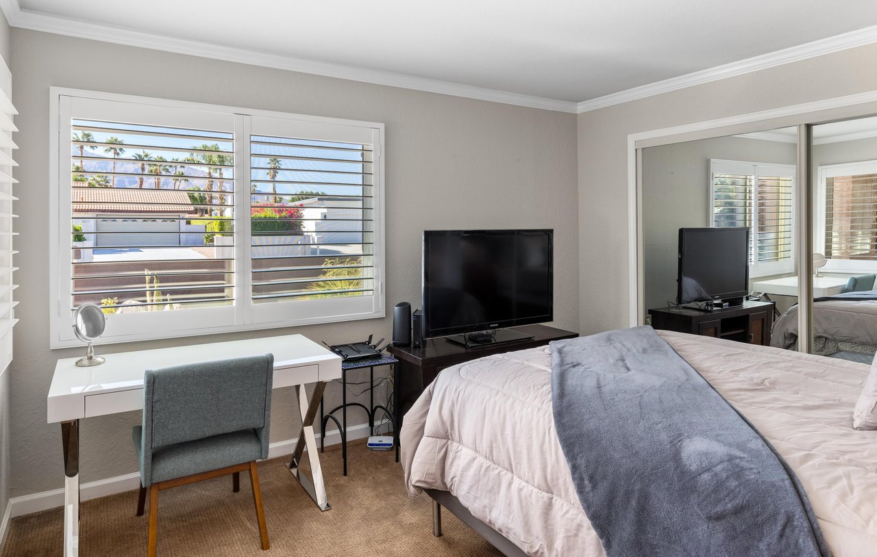 Guest bedroom with office