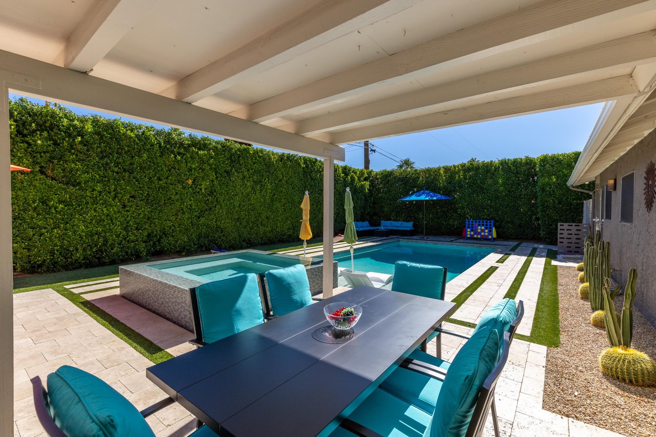 Covered al fresco dining for 6