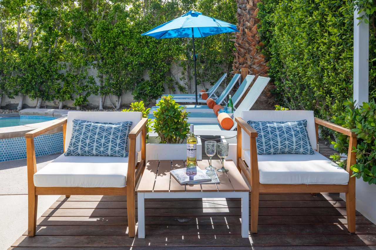 Tons of outdoor lounge areas