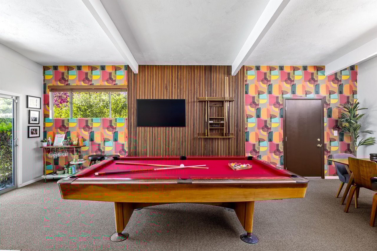 Beautiful pool table
