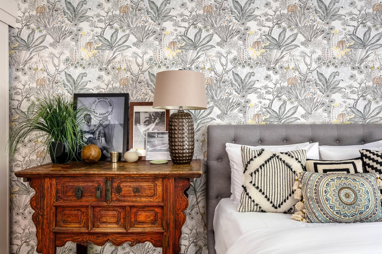 Beautiful bedroom wallpaper