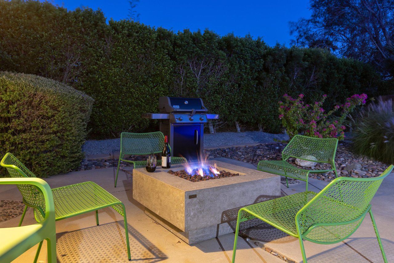 Relaxed firepit area