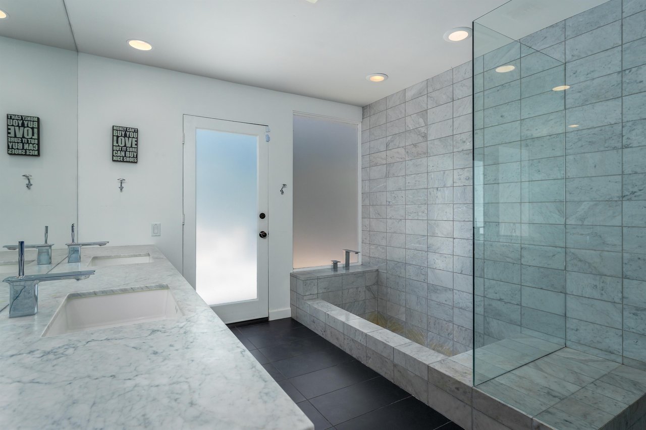 Spalike ensuite bathroom scale