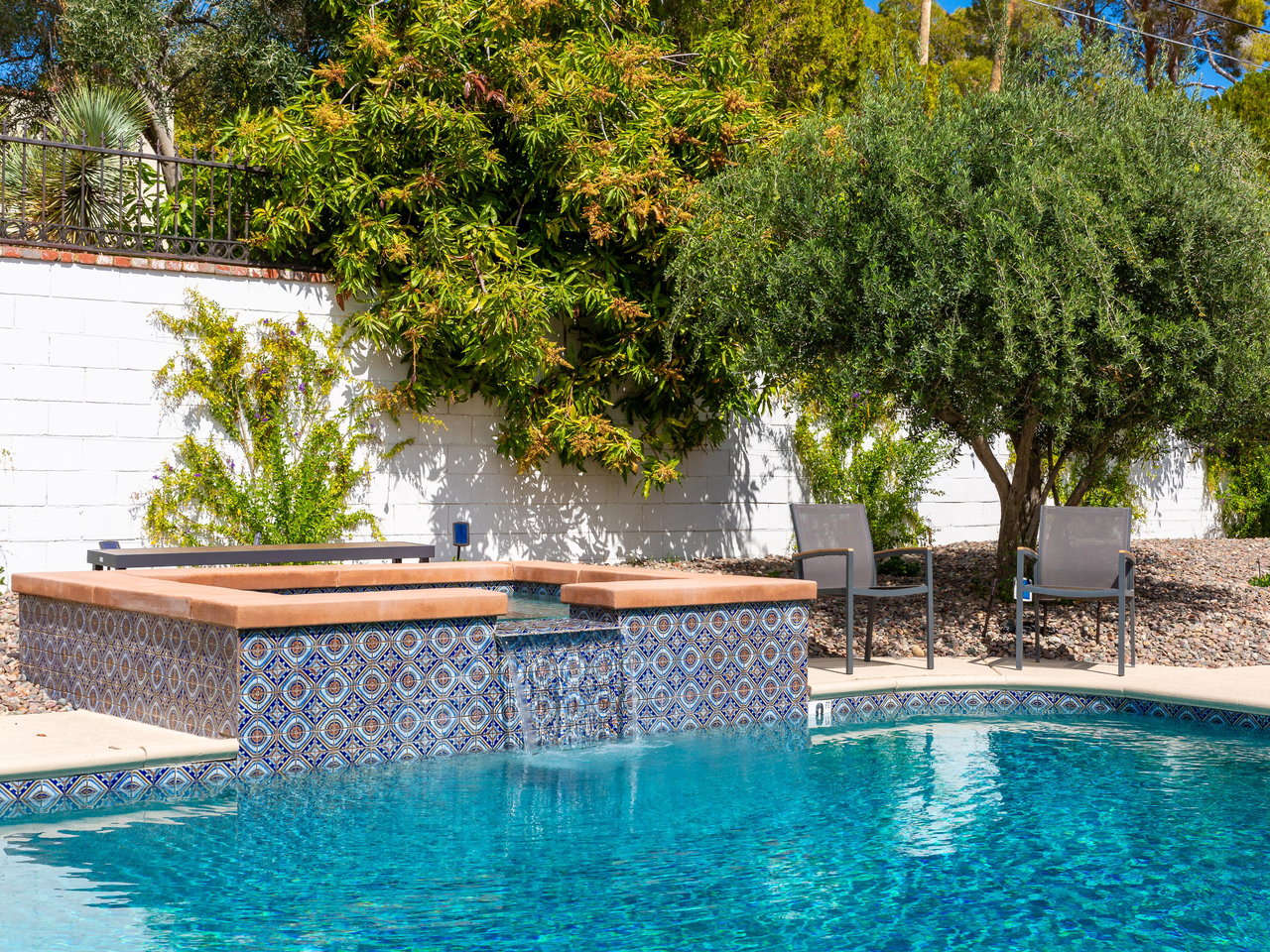 Integrated pool and spa