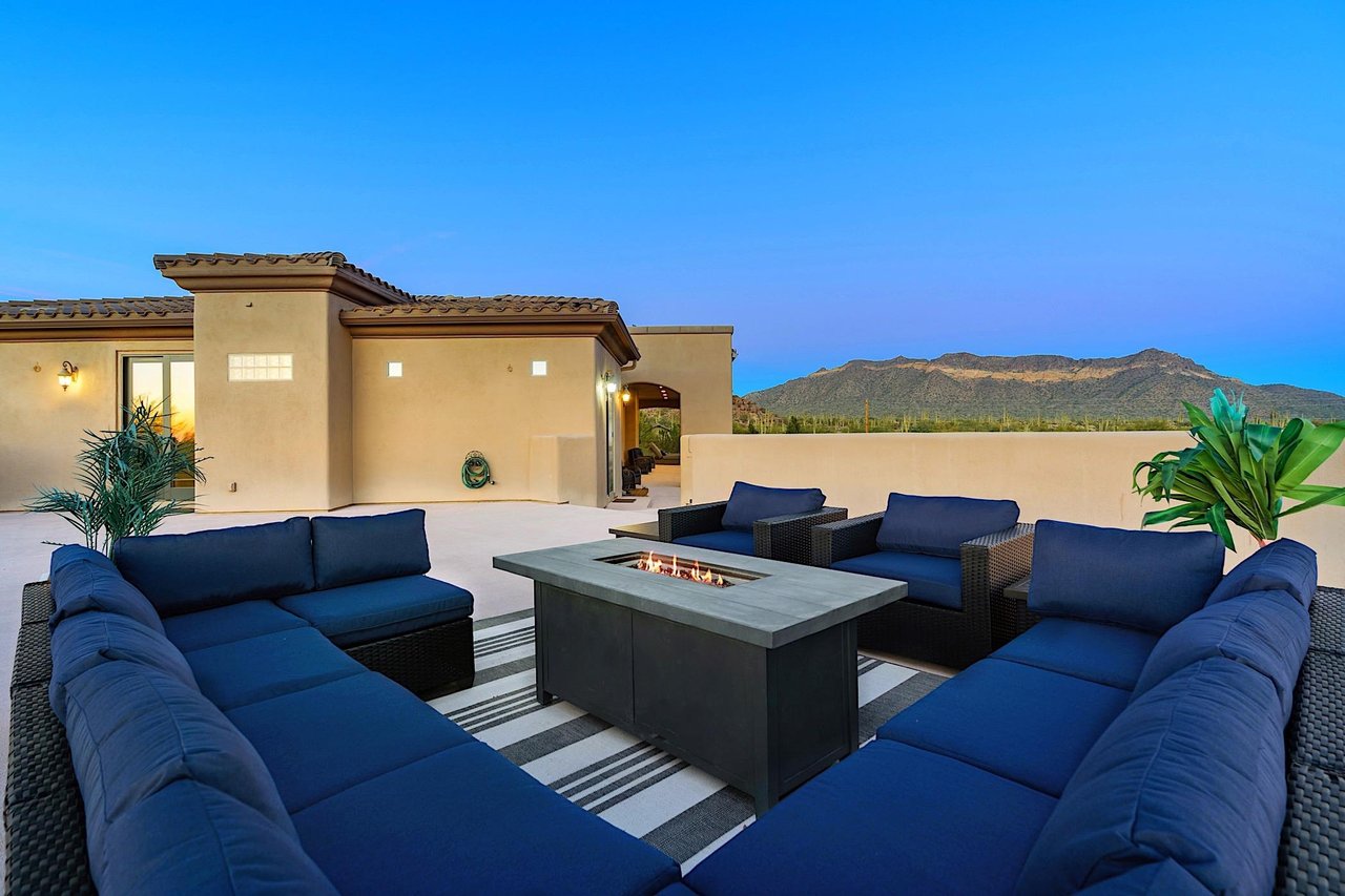 Rooftop fire pit lounge