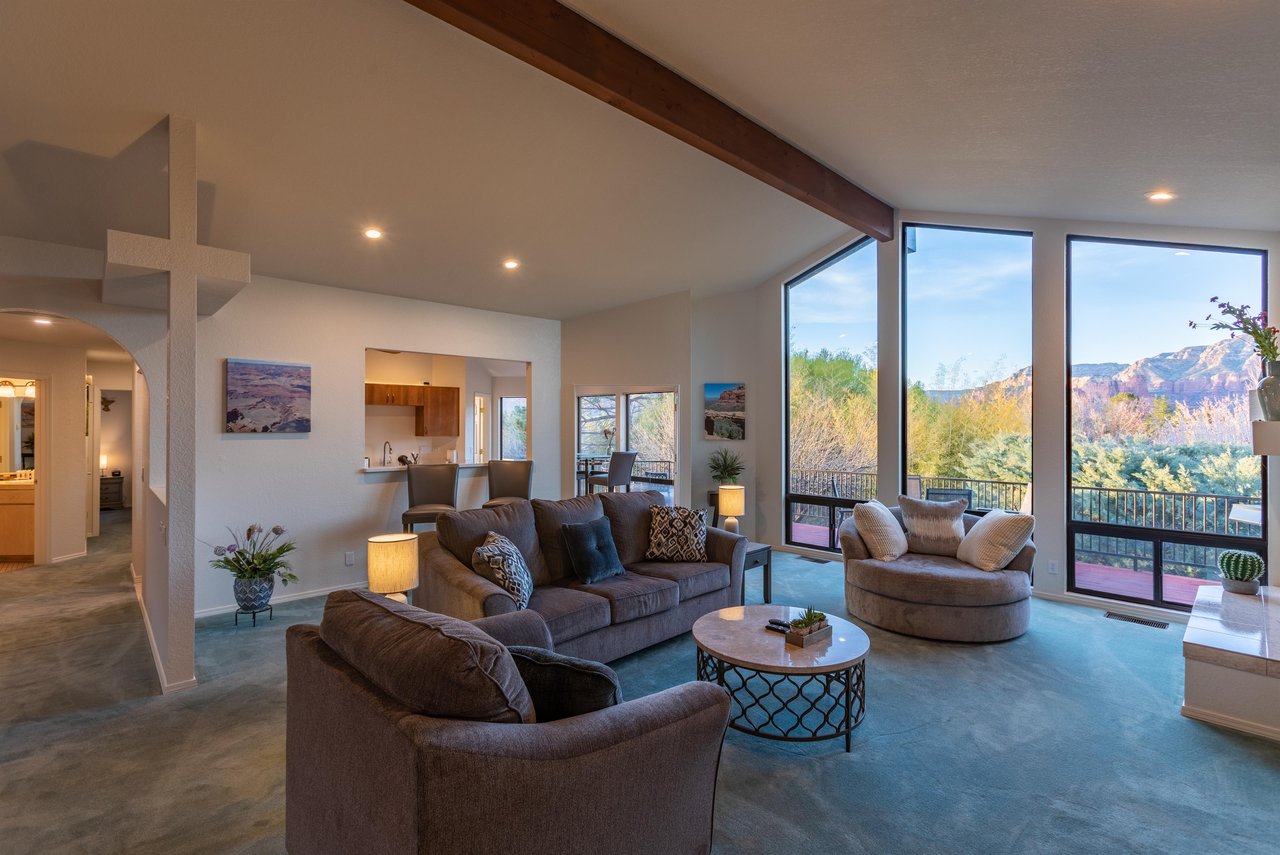 Great Room With Vaulted Ceilings