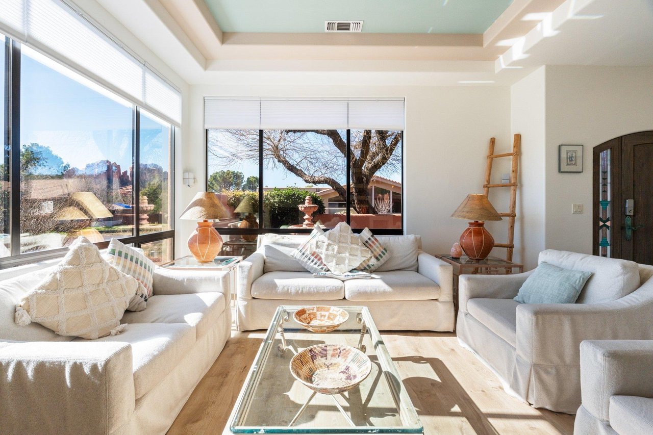 All The Natural Light And Red Rock Views You Can Ask For