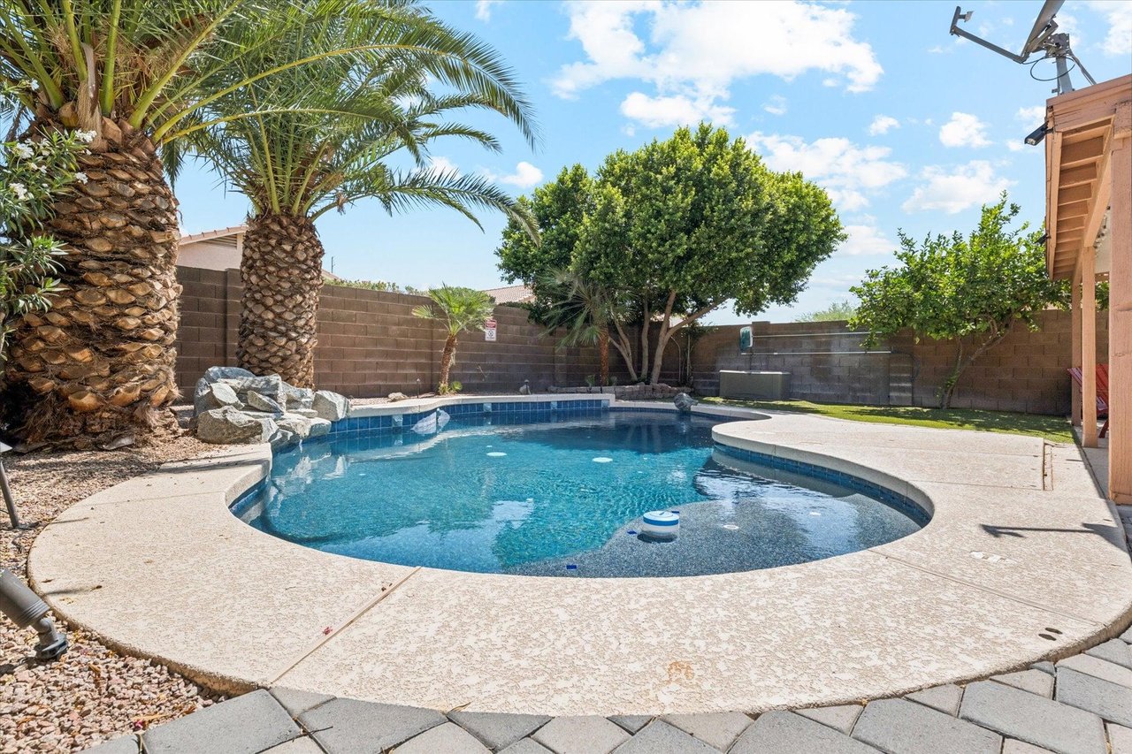Pool wWater Feature