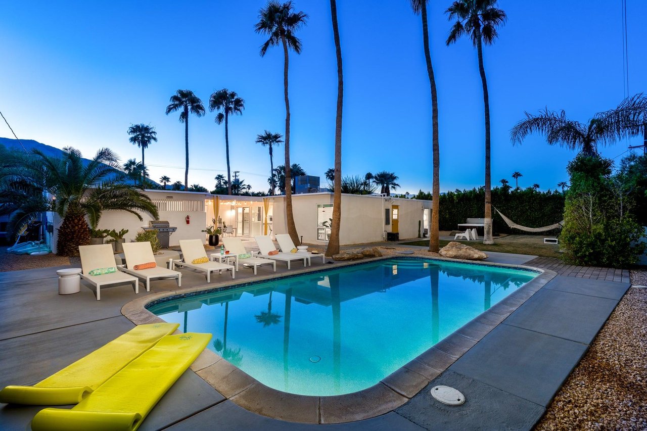 Welcome to Citron Oasis  spectacular entertainers yard and pool