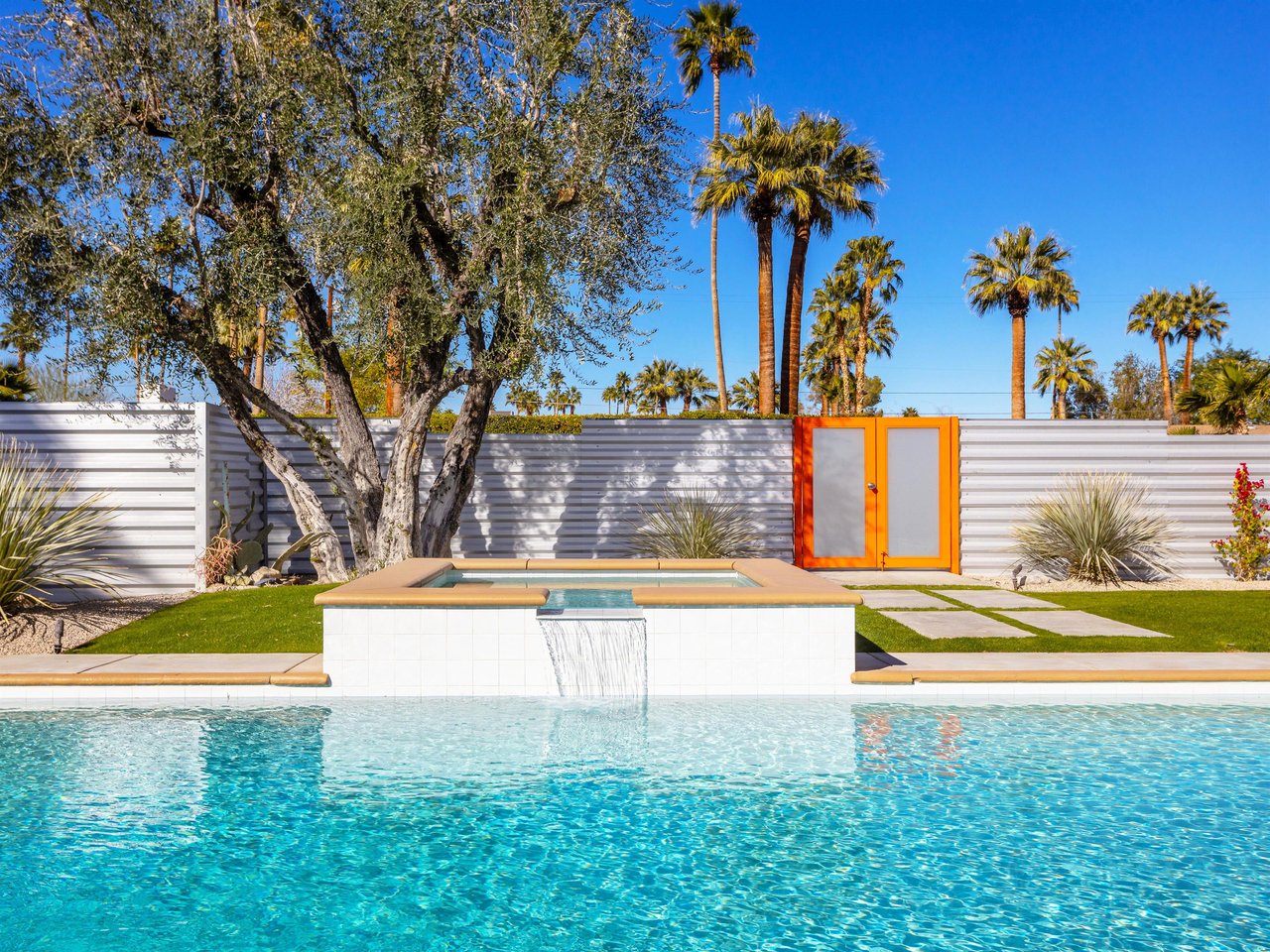 Gorgeous resortstyle pool and integrated spa