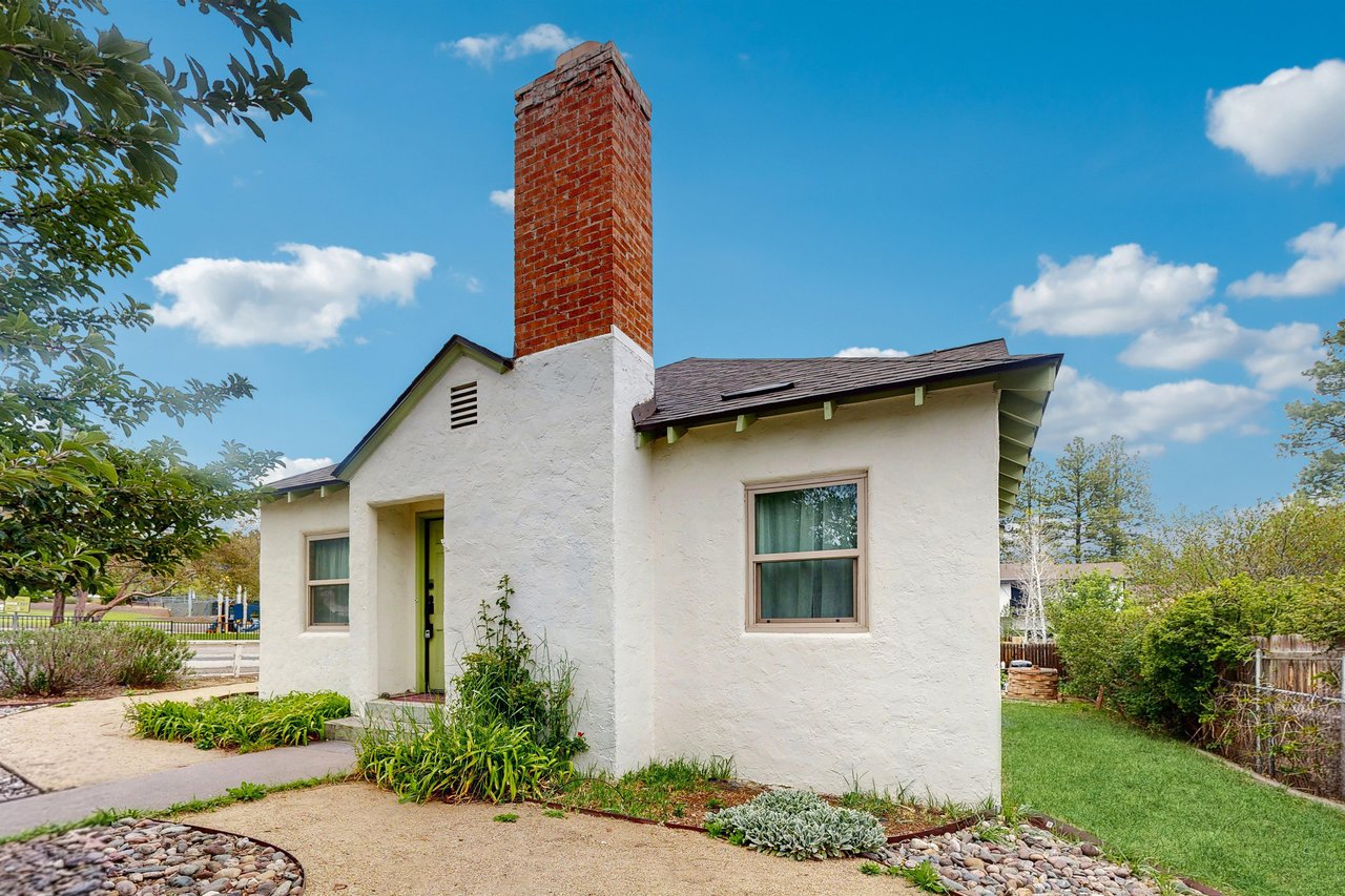 A charming 2 bedroom, 2 bathroom home located in Flagstaff, AZ
