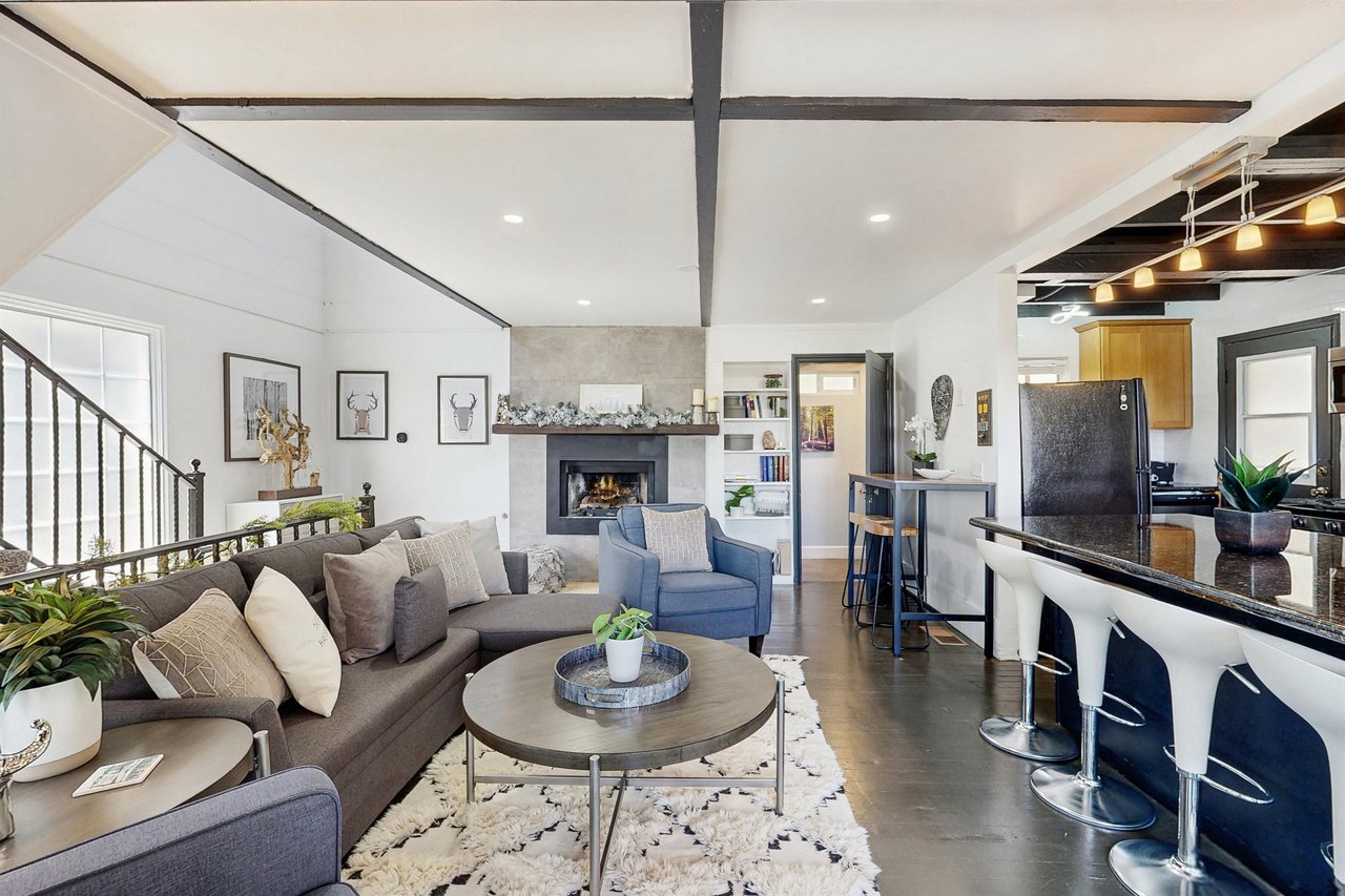 The openliving concept provides an easy flow between the living space and kitchen.