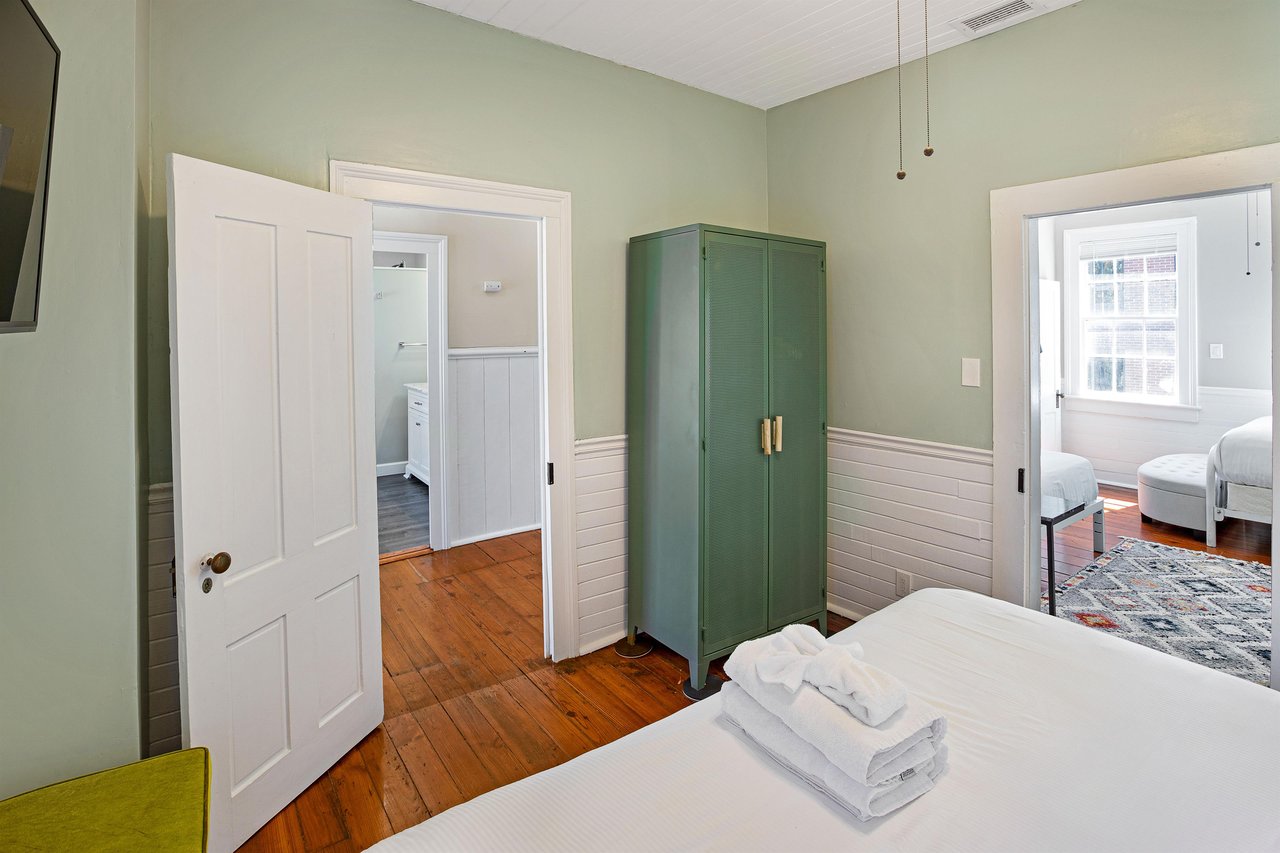 The wardrobe offers plenty of storage for your belongings.