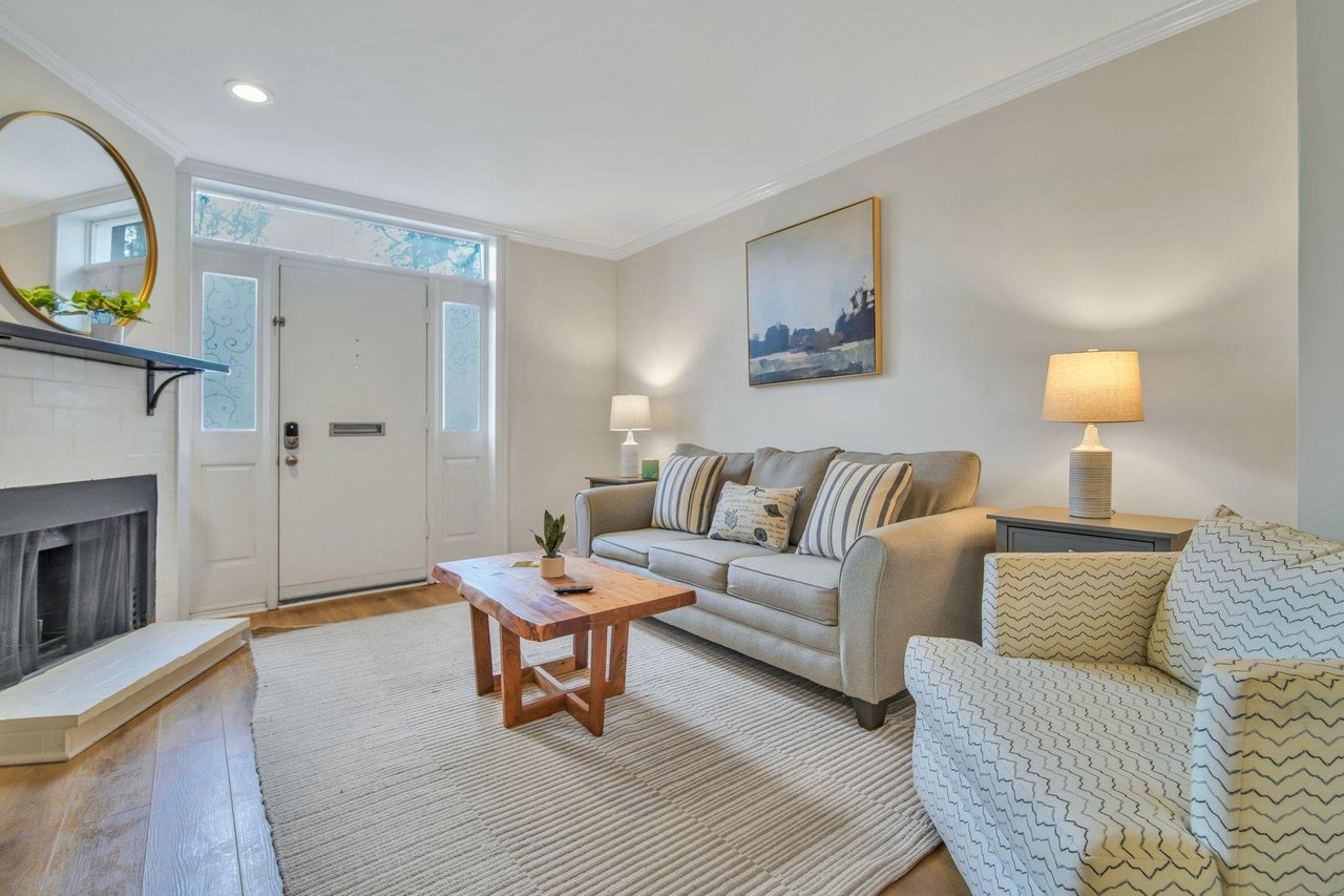 Welcome to Lynwood Collection on Forsyth 6A
