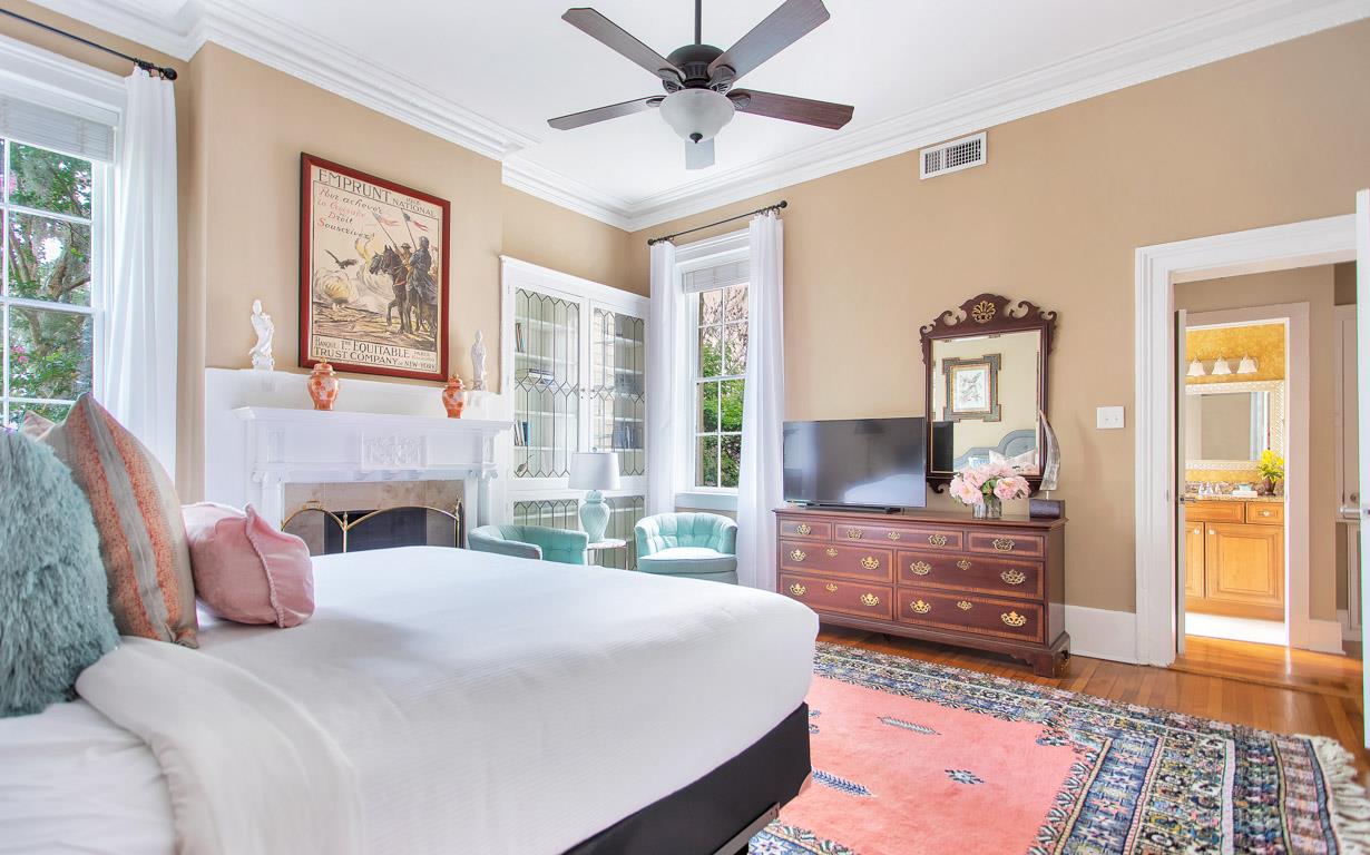 Each room is equipped with a flat screen TV.