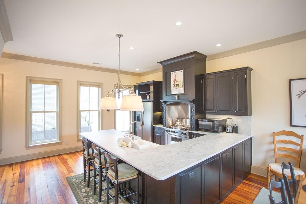 A large breakfast bar to have morning coffee.