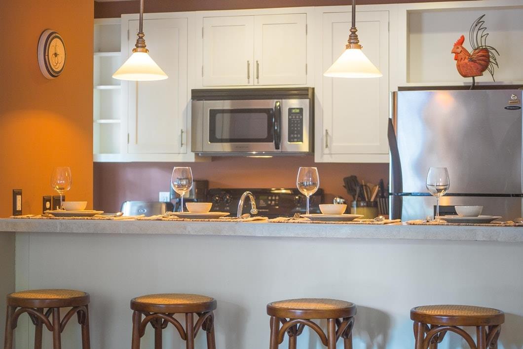 Lovely kitchen with breakfast bar seating.