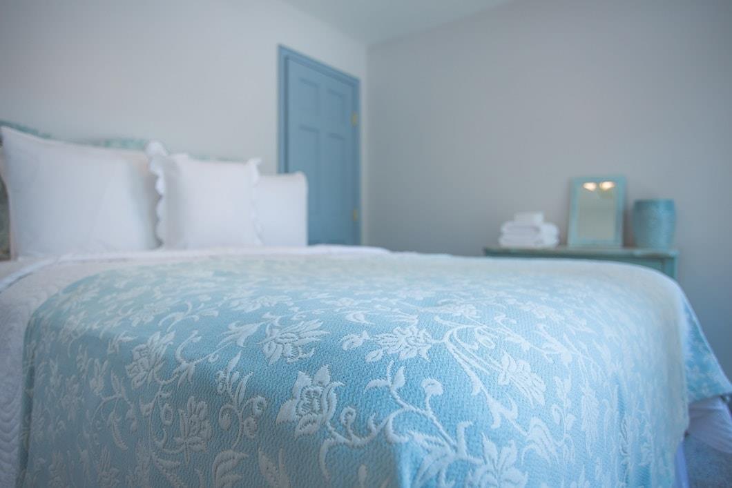 Nap like youve never napped before in this queen bedroom.