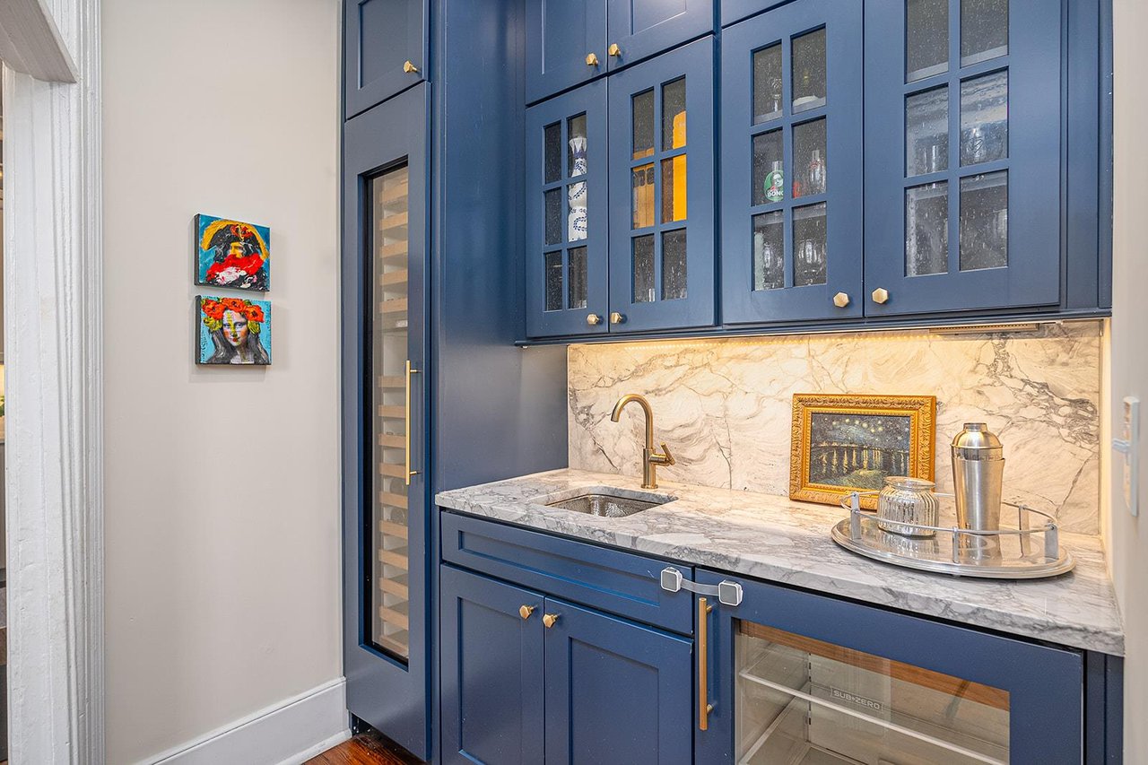 Adjacent to the kitchen, guests will find the wet bar, outfitted with cocktail glasses, a beverage fridge and wine fridge to ensure a perfect glass of chilled wine.
