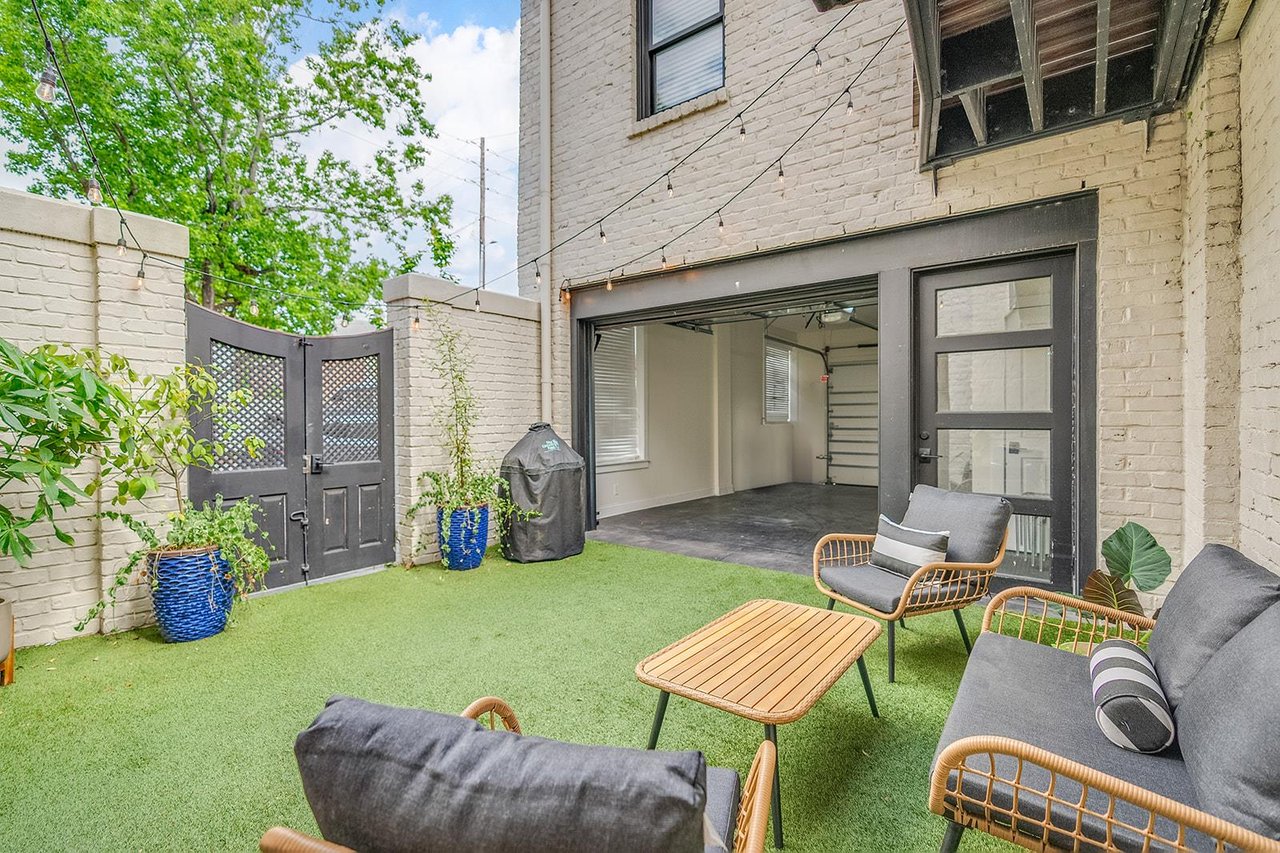 Out back, guests will find the enclosed courtyard green space, just below the walkway that conjoins to the carriage house above the garage.