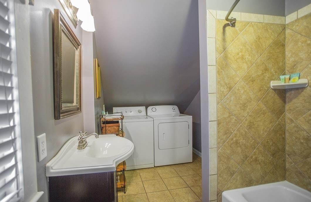 Utilize the washer and dryer for long or short stays.