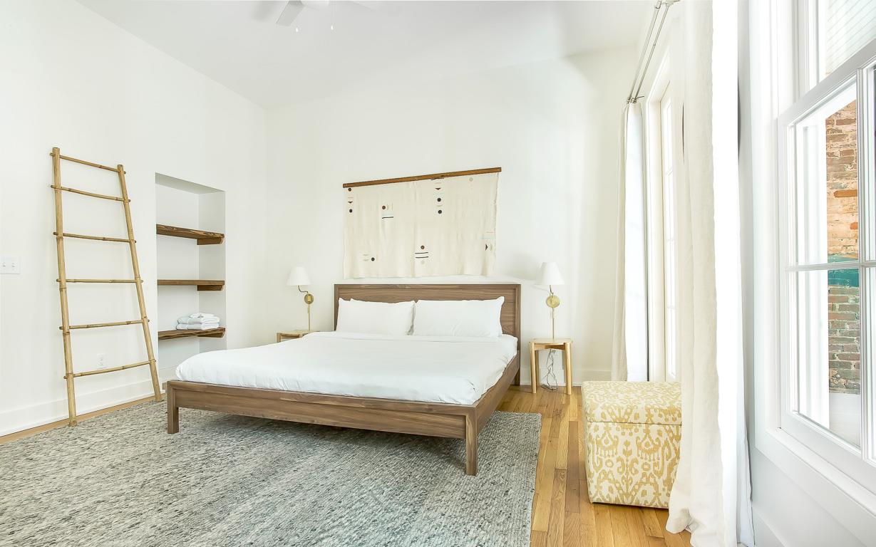 Never feel cramped with plenty of floor place and tall ceilings.