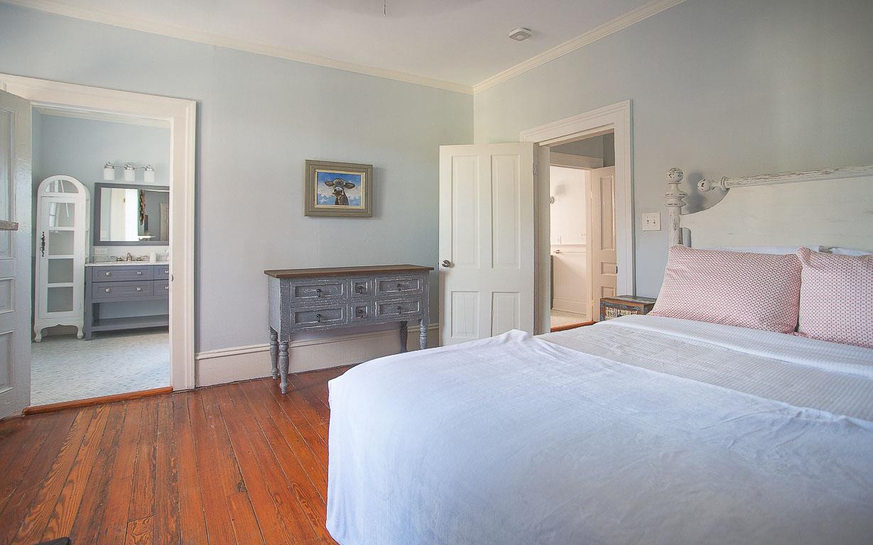 Enjoy a Queen size bed and en suite bath.