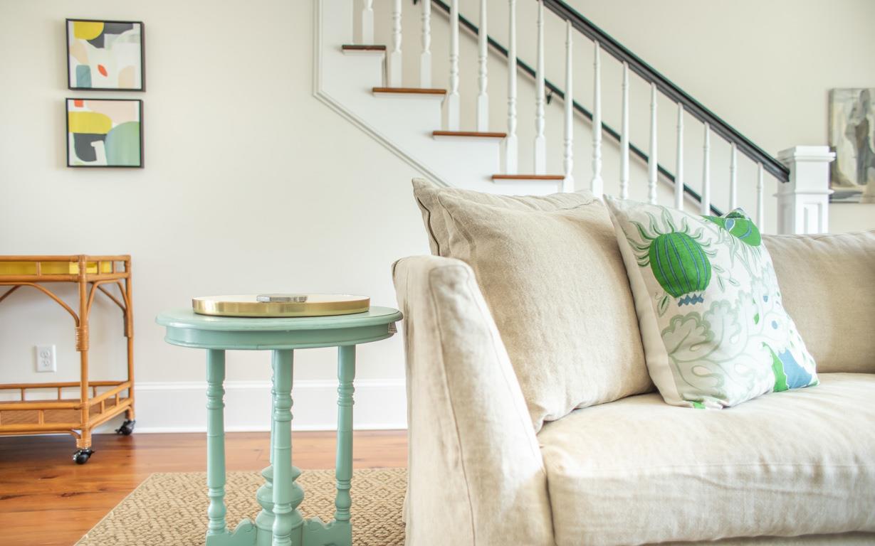Crushed linen fabrics and pops of color.