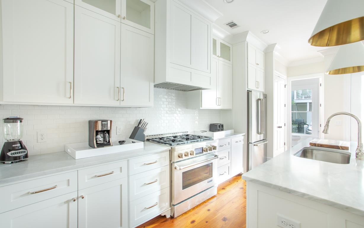 This kitchen was built for seamless entertaining.