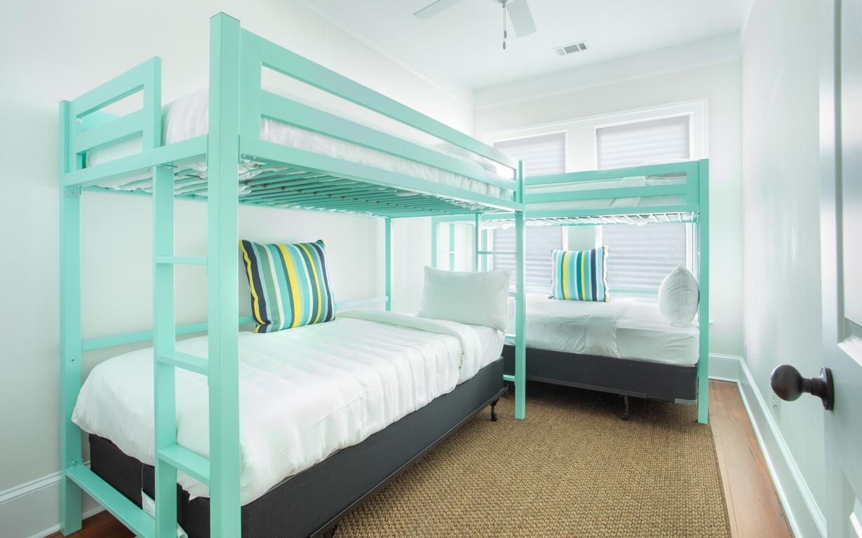 The second guest room has two bunk beds.