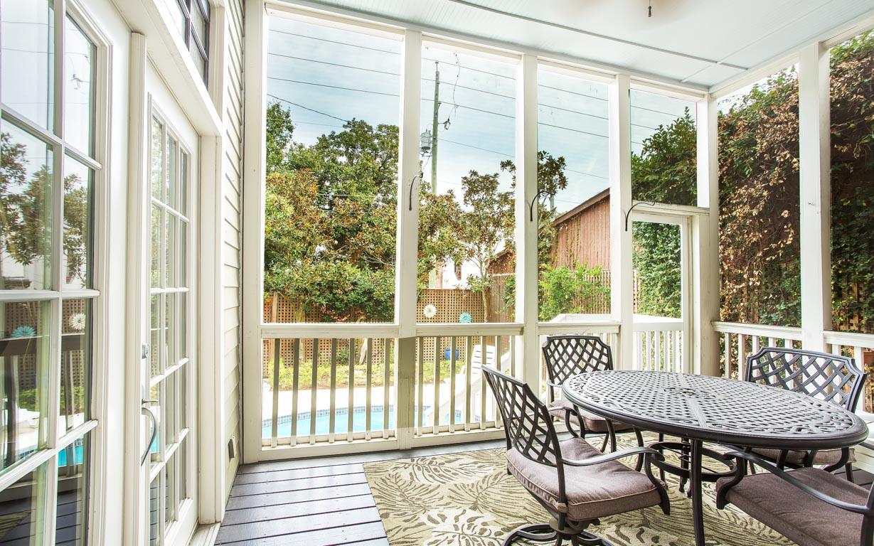 Have lunch in your very own downtown oasis.