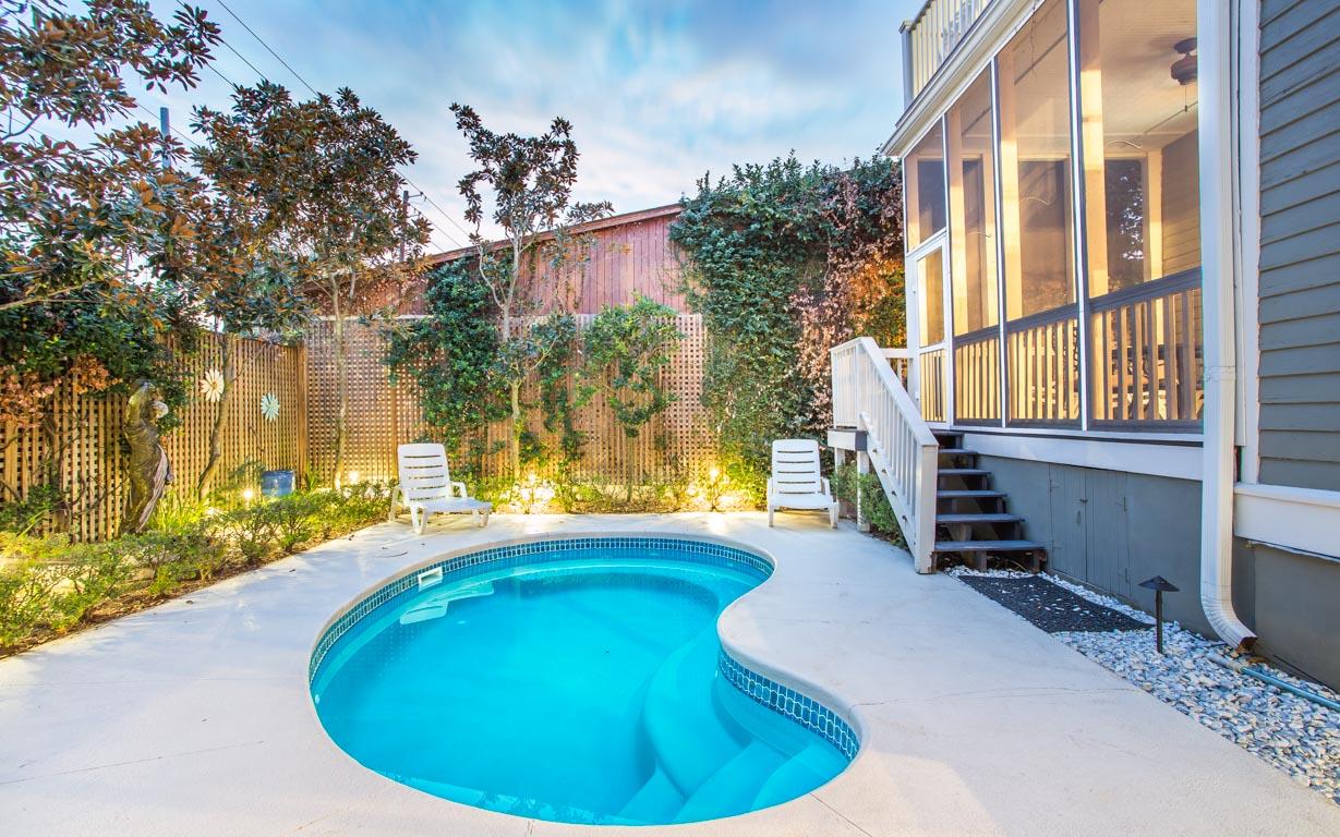 Landscape lighting help make this space extra dreamy at night.