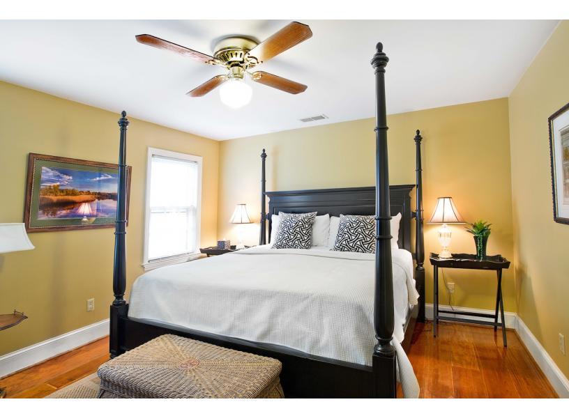 Elegant four poster bed.