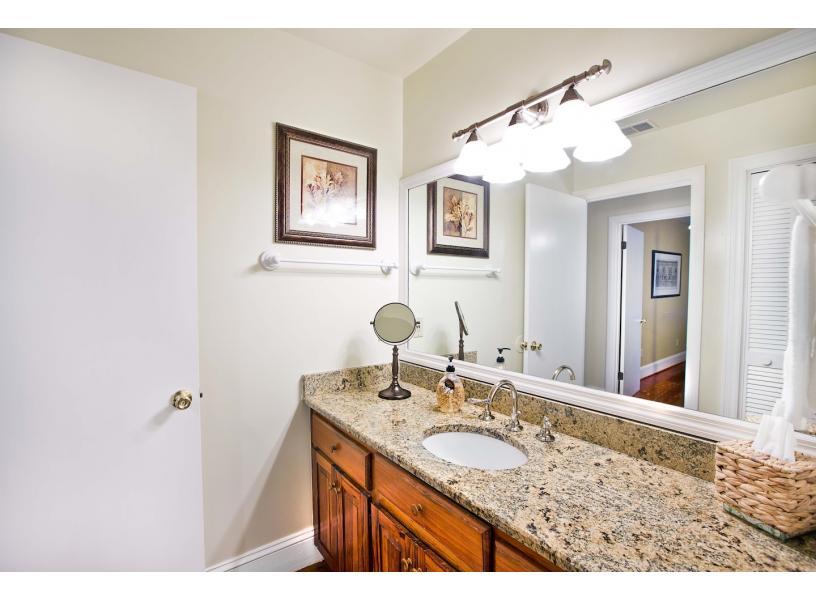 Modern, bright and spacious bathroom.