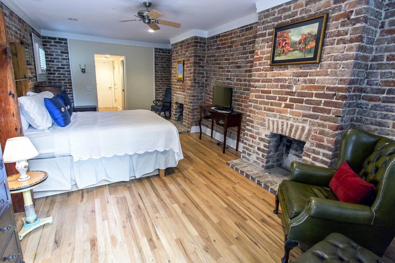 Take a deep nap in this soft queen bed.