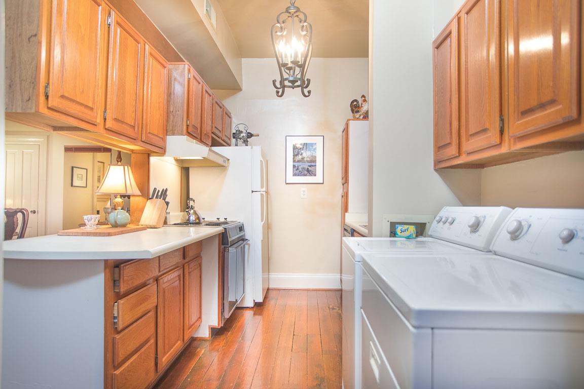 A washer and dryer are ideal for longer stays.