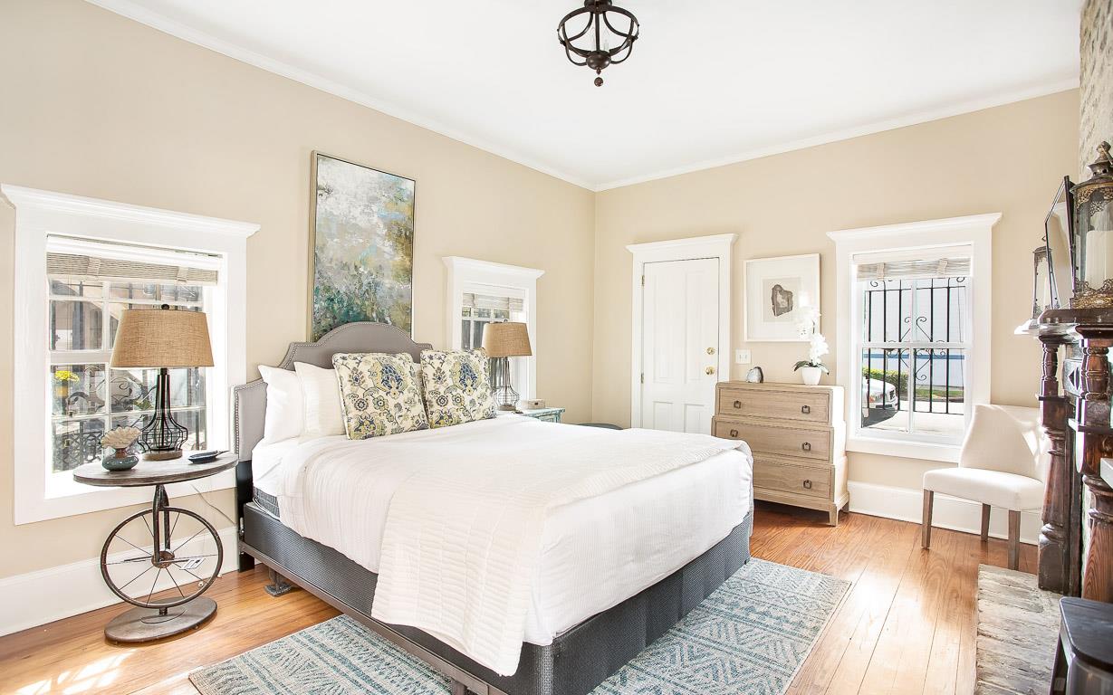 Walk into your Southern cottage.