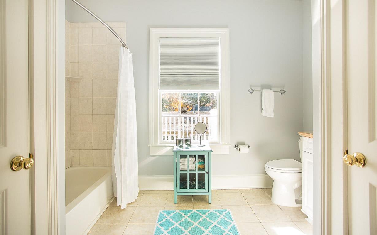The full bath with tubshower combo is en suite.