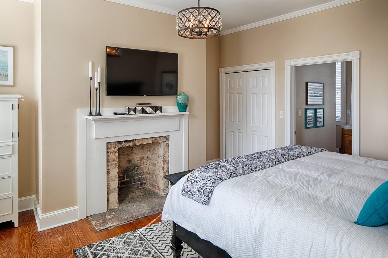 Enjoy your favorite streaming channels from bed.