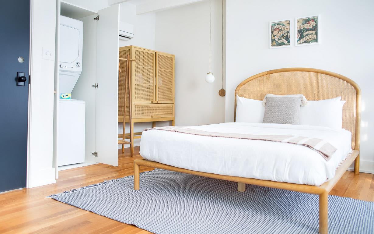 Unpack your suitcase and store belongings in the standing wardrobe.