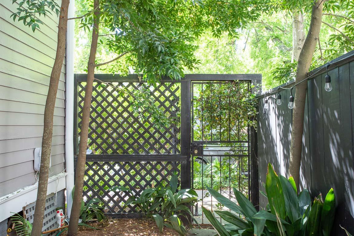 Access to the sidewalk off of Habersham Street.