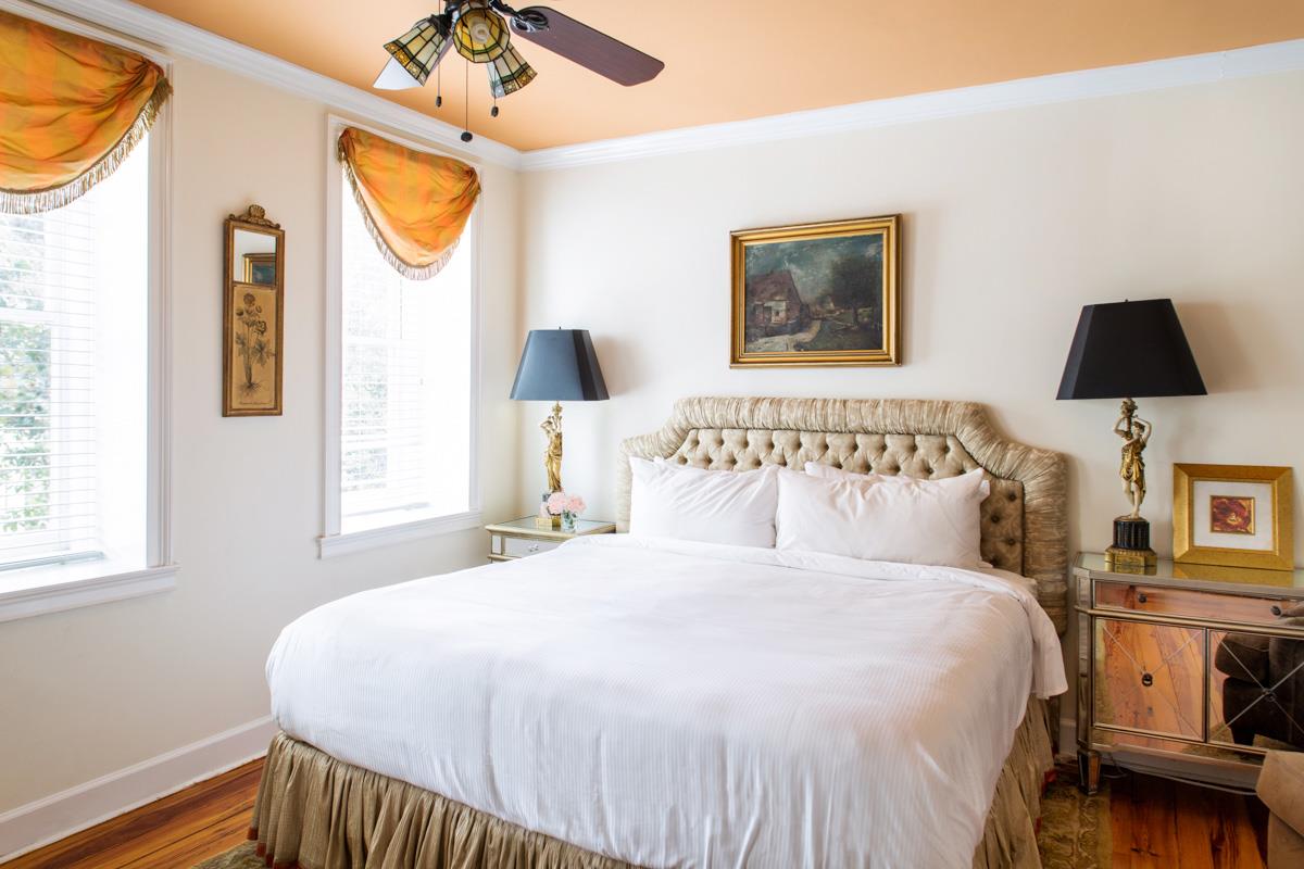 The primary bedroom has a King size bed.