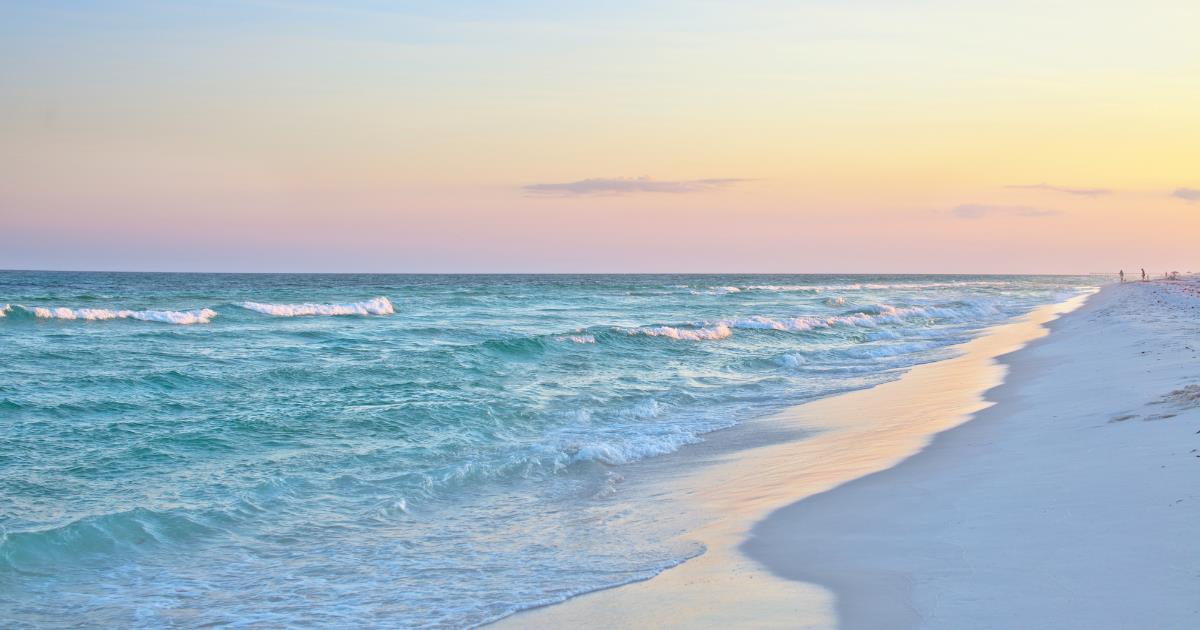 6134 Whyyoushouldvisitthebeachinthefall