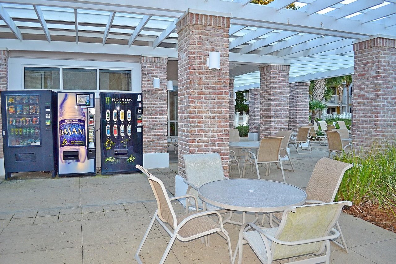Pilot House Poolside Grills
