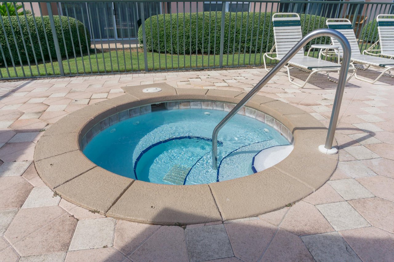 Emerald Waters Jacuzzi