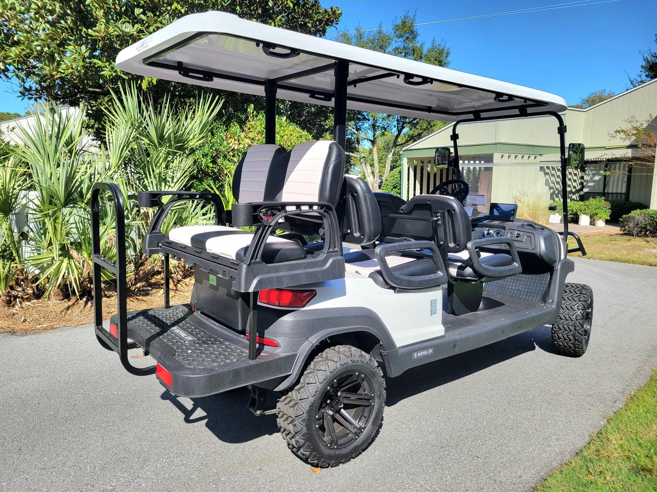 Agusta Village 523 Golf Cart