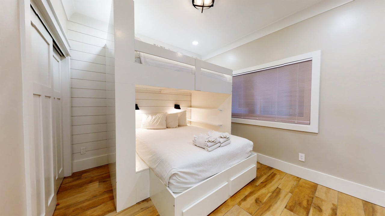 Guest bedroom