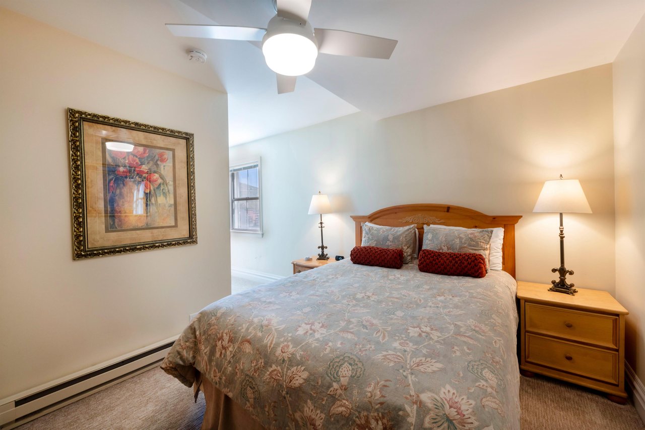 ResortPlaza5004SkiInSkiOutBedroom3