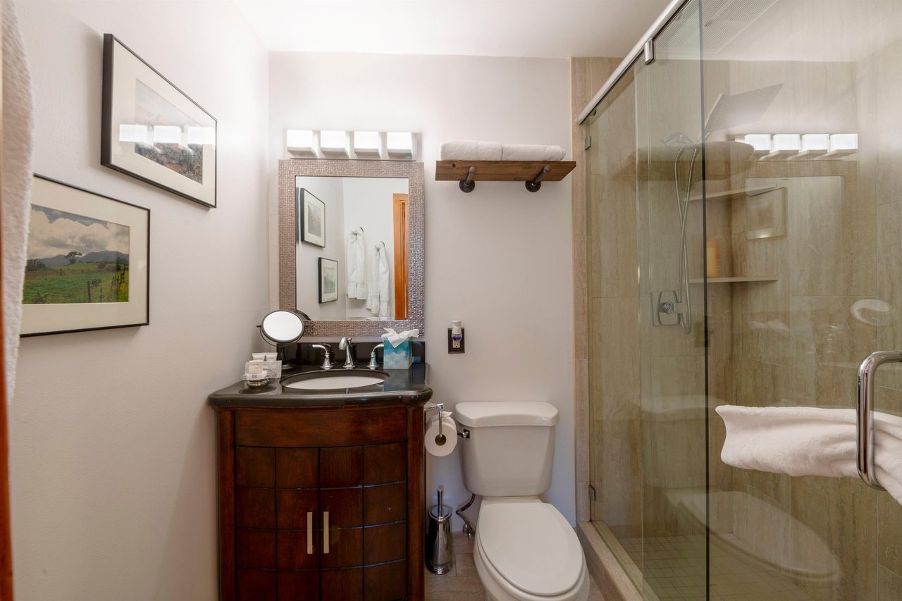 Three Kings 93  Bathroom