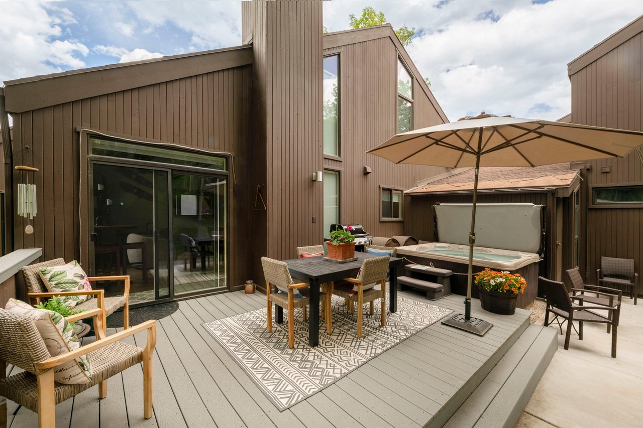 Three Kings 93  PatioDeck with private hot tub